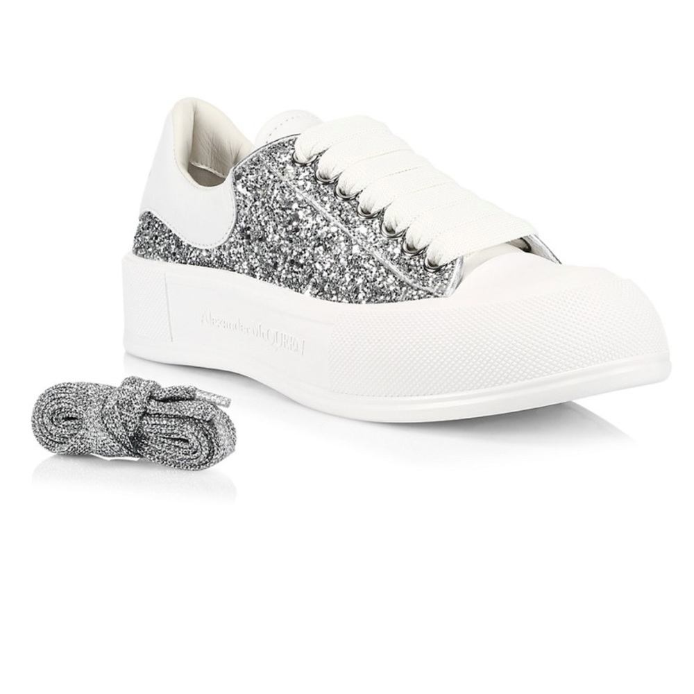 Alexander McQueen
Glitter Low-Top Sneakers